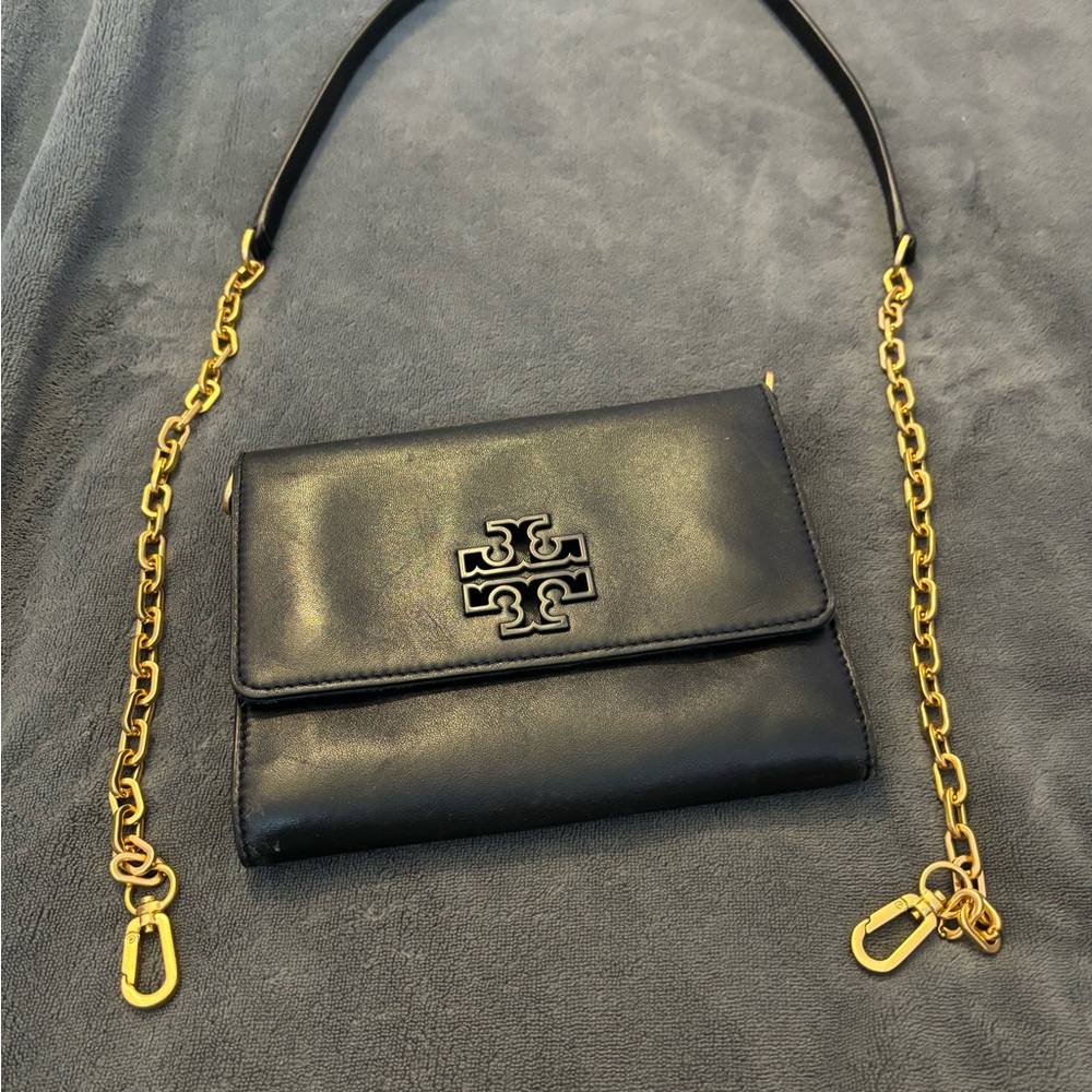 2 items ;Bundle Tory Burch  lambskin crossbody wallet with Sandals size 7